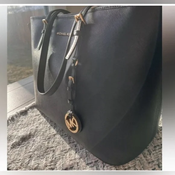 Michael Kors Large Bag, Black, EUC - Picture 2 of 10